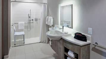 Gratis toiletartikelen, een haardroger, handdoeken, zeep