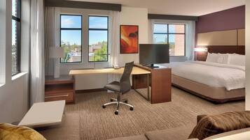 1 camera, una cassaforte in camera, tende oscuranti, ferro/asse da stiro