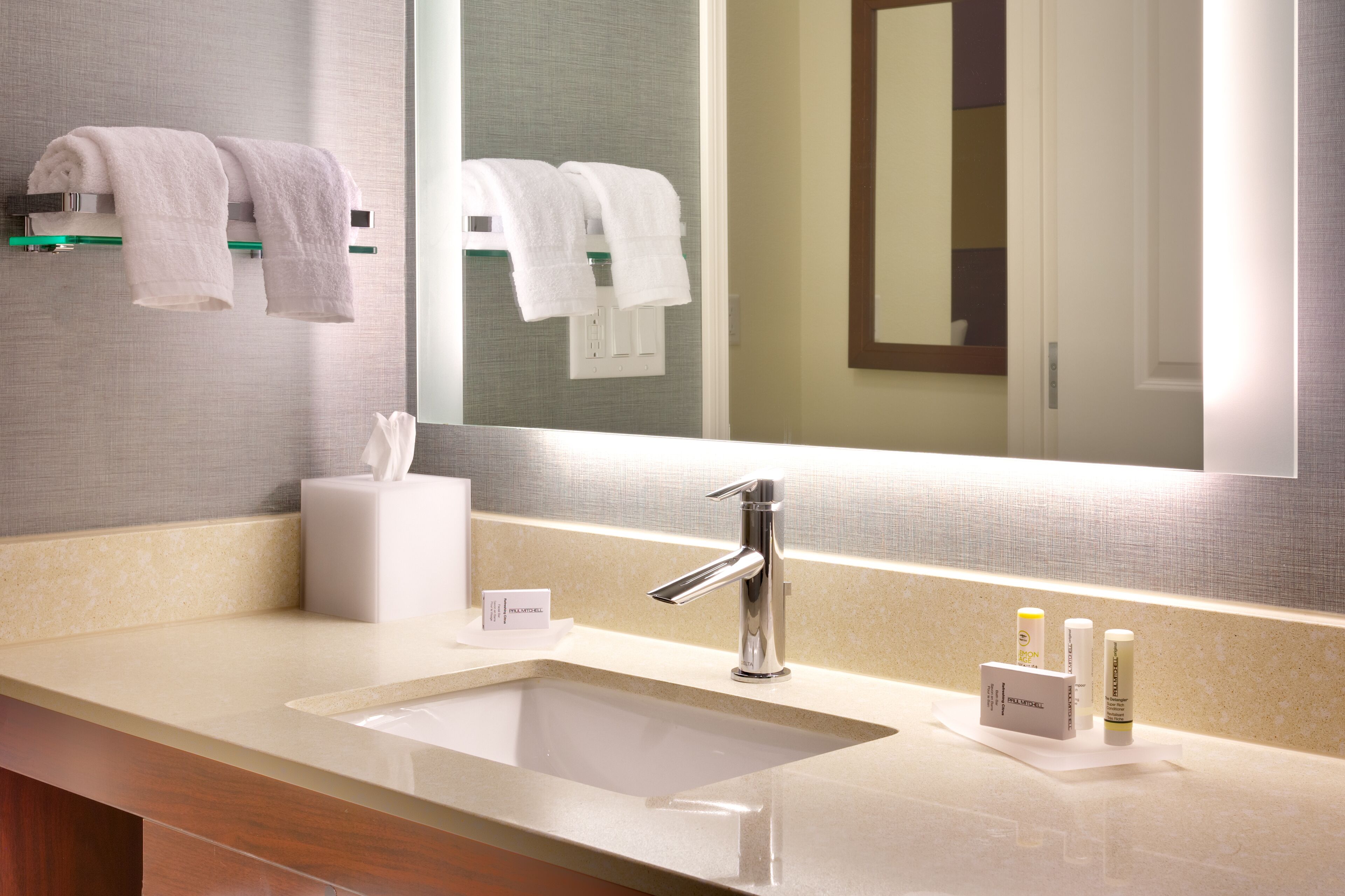 combined shower/bathtub, free toiletries, hair dryer, towels