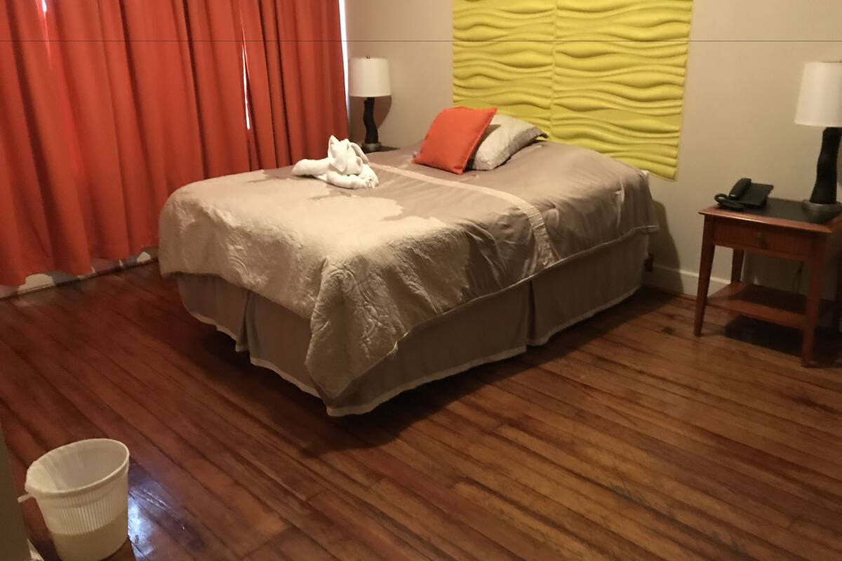Chambre Simple Standard, 1 grand lit, salle de bains privée