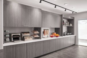 包含每日自助早餐