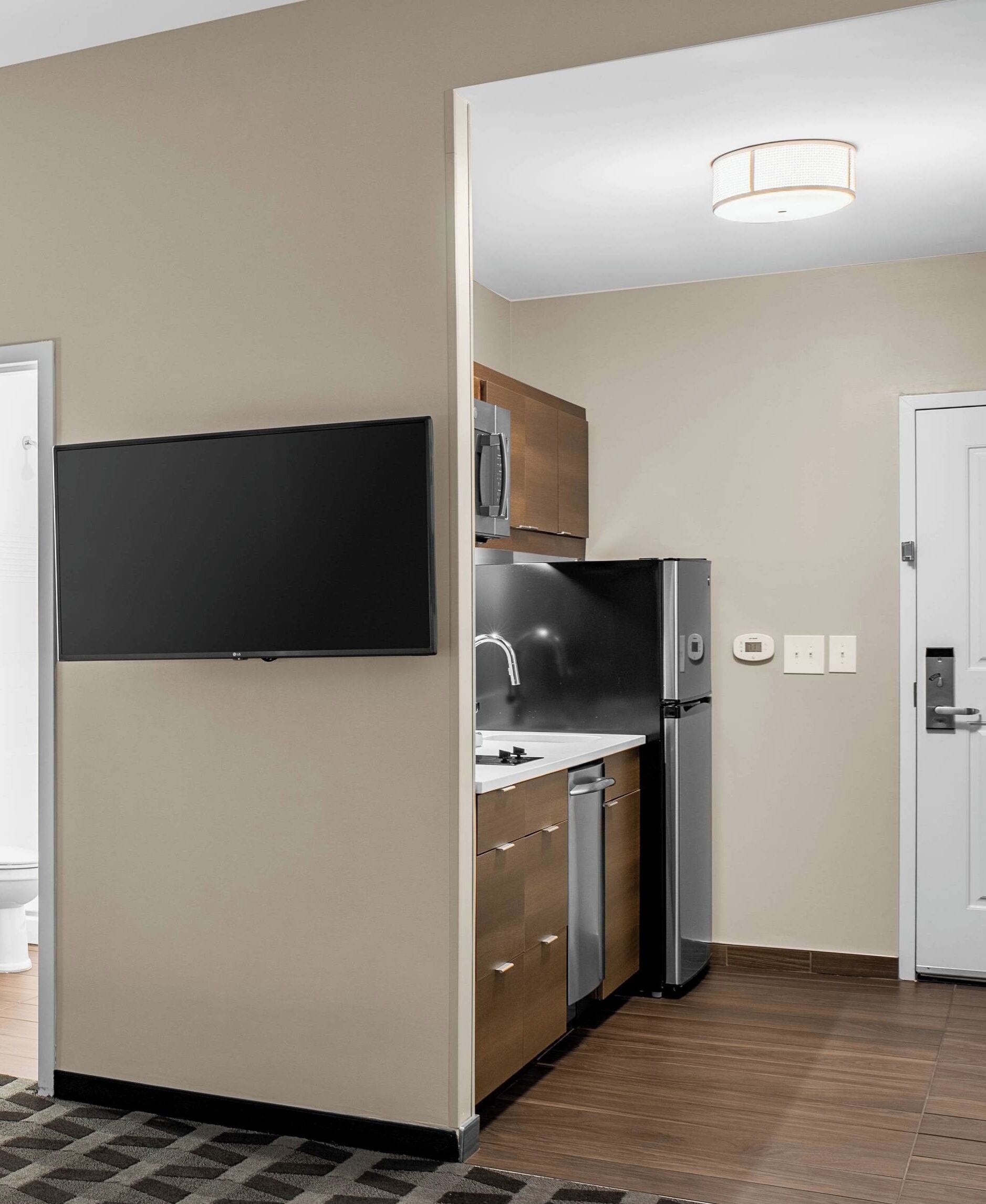 full-sized fridge, microwave, stovetop, dishwasher