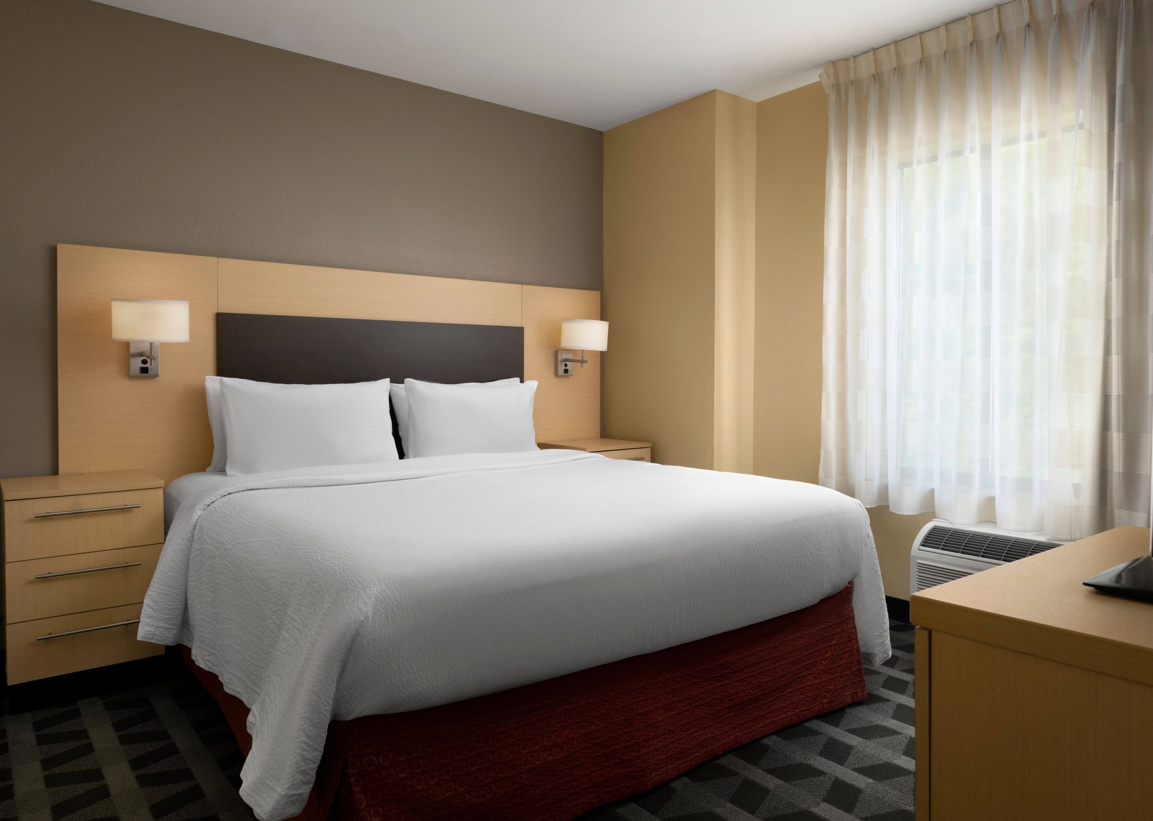 in-room safe, laptop workspace, iron/ironing board