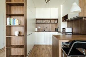 Refrigerador, horno, lavavajillas, tetera/pava eléctrica