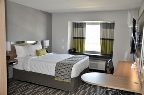Desk, iron/ironing board, free cribs/infant beds, free WiFi - Microtel Inn & Suites by Wyndham Lubbock (Lubbock)