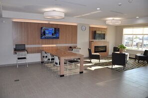 Business center - Microtel Inn & Suites by Wyndham Lubbock (Lubbock)