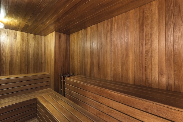 Sauna seca, banheira de hidromassagem, sauna a vapor, massagens