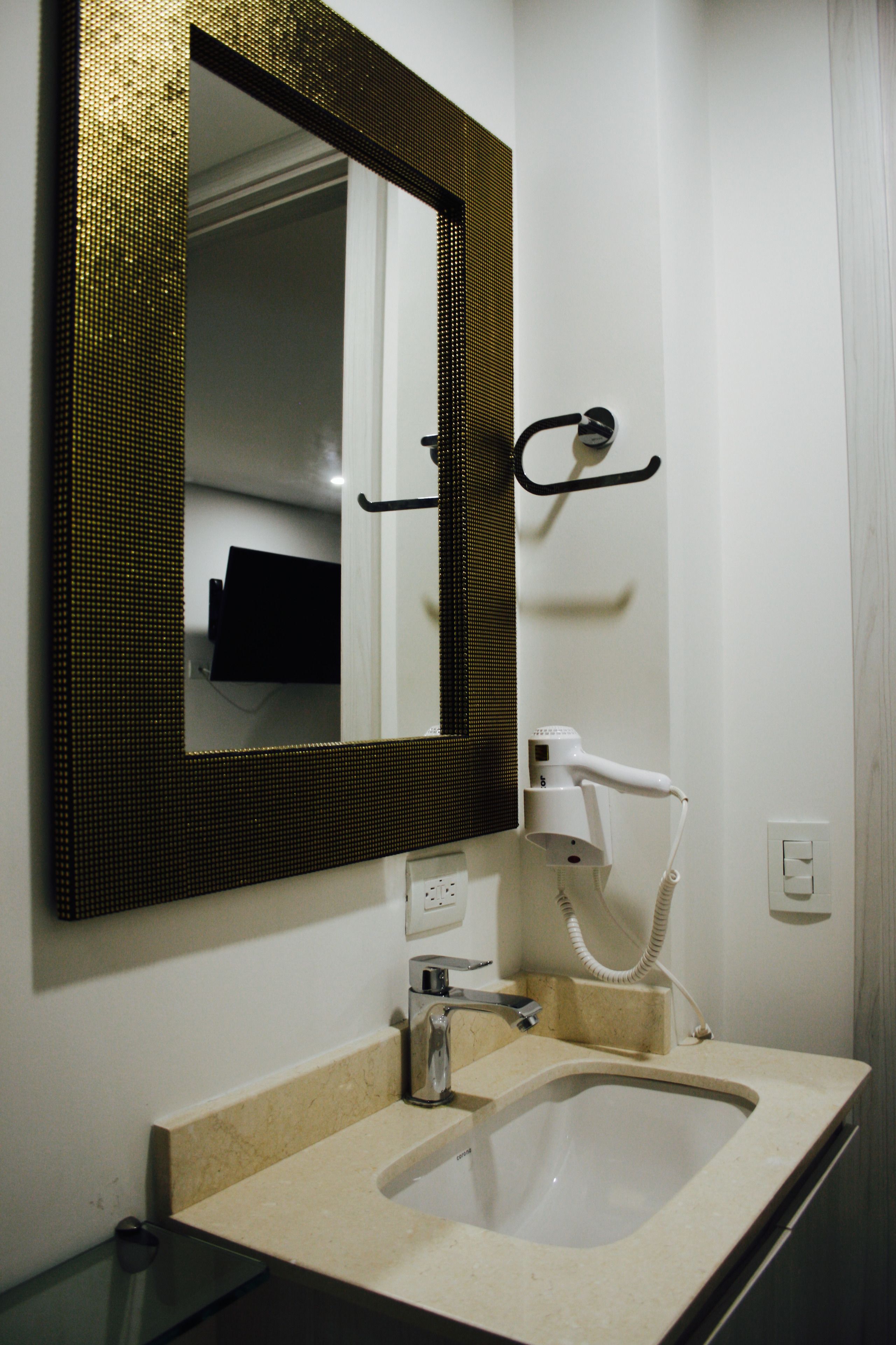 Standard Double Room | Bathroom sink