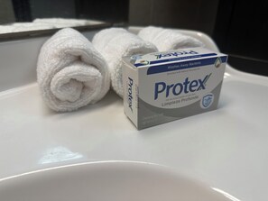 Combinazione doccia/vasca, vasca idromassaggio, asciugacapelli, bidet