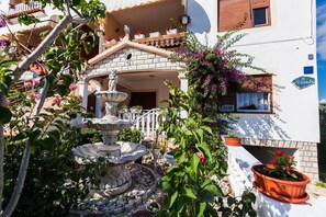 Exterior - Amazing 2 Bedroom Apartment - MAGICAL ISLAND EXPERIENCE - CROATIA! (Kukljica)