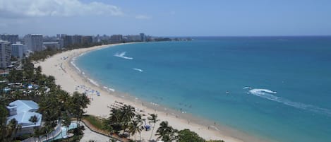 En la playa, toallas de playa