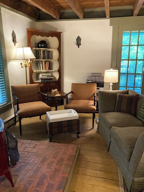 TV, fireplace, books, music library