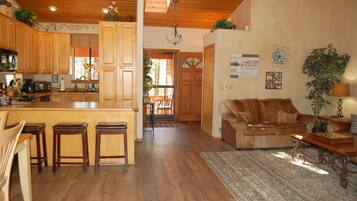 TV connectée, cheminée, jeux vidéo, lecteur de DVD