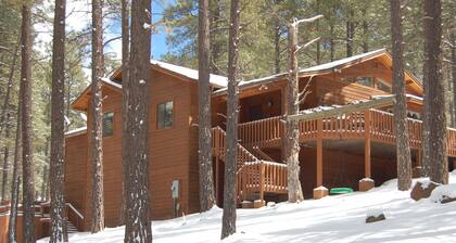 Luxus abgelegene 3BR Hütte in Pines auf 3 Morgen - Flagstaff / Grand Canyon