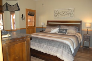 4 Schlafzimmer, Schreibtisch, Bügeleisen/Bügelbrett, Reisekinderbett