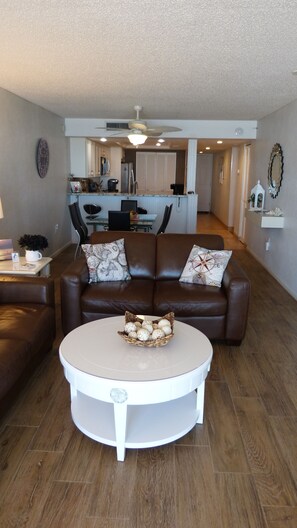 Imagen sin descripción, 3 de 42, botón