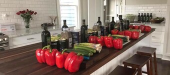 Retraite de sauna sereine avec cuisine de chef et salle de bain de luxe