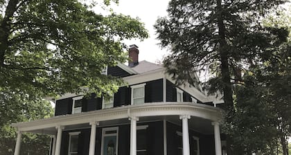 Serene Sauna Retreat with Chefs Kitchen, Luxury Beds & Luxury Baths