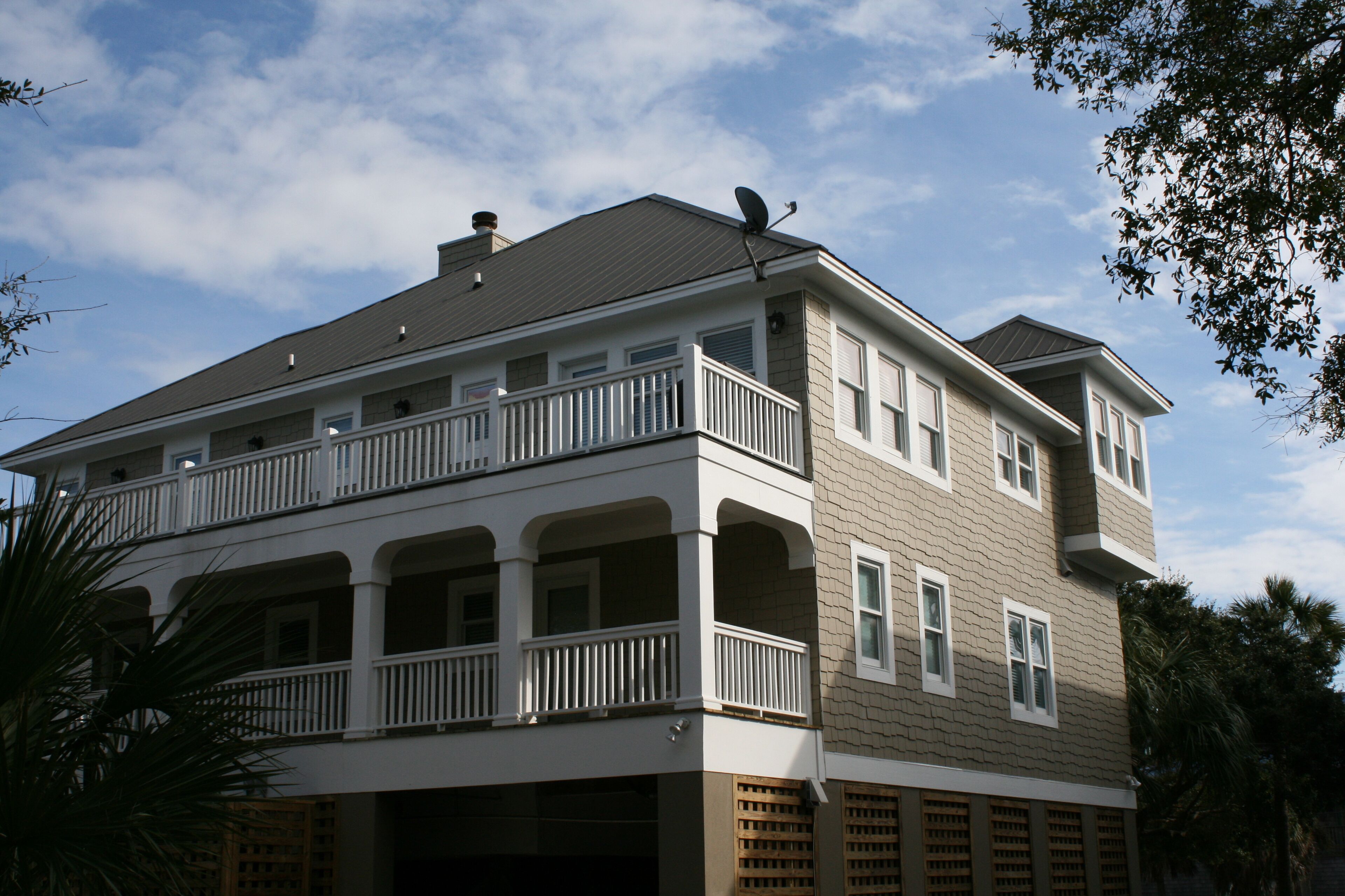Fantastic ocean views, directly across from the beach