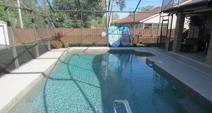 La base perfecta para explorar la Florida! 3BR, ejecutivo 2BA casa con piscina