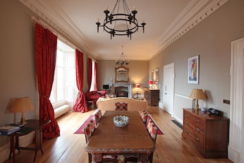 Living/dining room