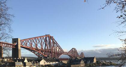 Spacious Beautiful Historic Apartment on Fife coast close to Edinburgh