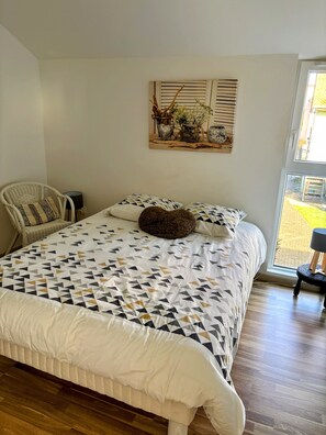 2 多间卧室、熨斗/熨衣板、WiFi、床单