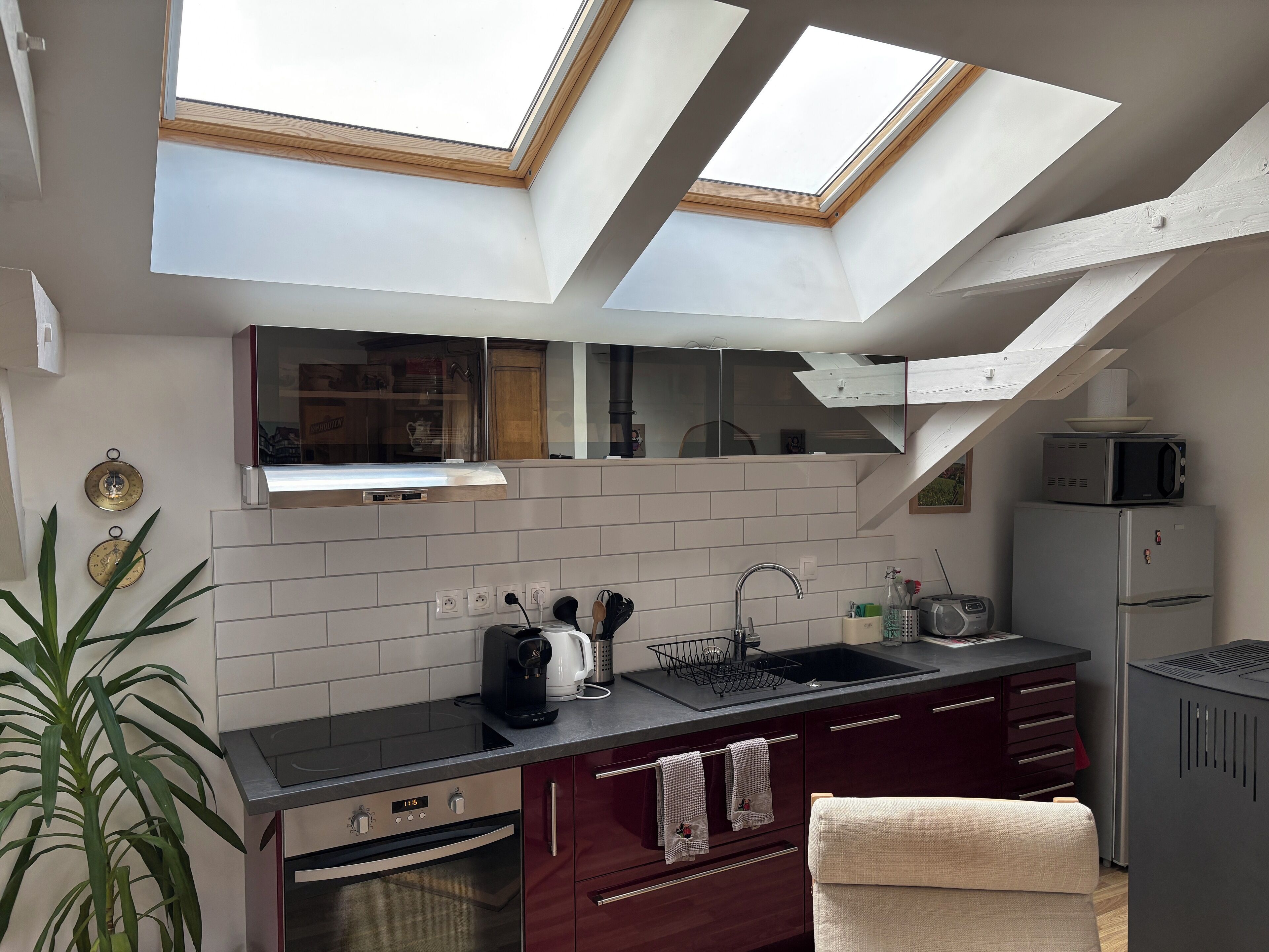 Réfrigérateur, micro-ondes, four, plaque de cuisson