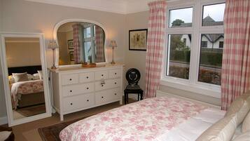 2 bedrooms, iron/ironing board, travel crib, free WiFi