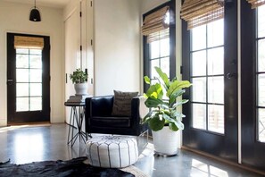 Interior - Stylish Belmont Studio: Walk to Downtown Mall (Charlottesville)