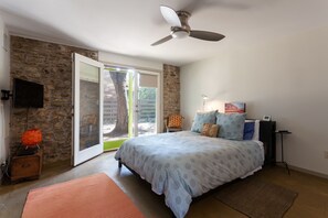 4 bedrooms, desk, iron/ironing board, free WiFi