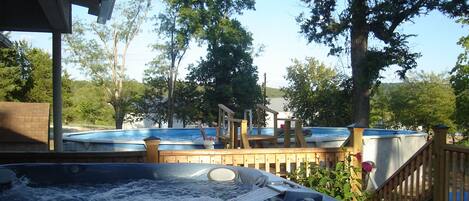 Banyera d'hidromassatge a l'aire lliure