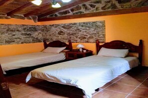 Room - Presa La Encantadora (Vallehermoso)