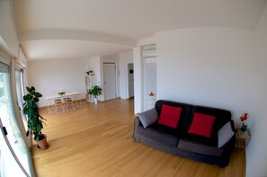 TV, books - SeaTrieste: lofts with total sea and city views (Trieste)
