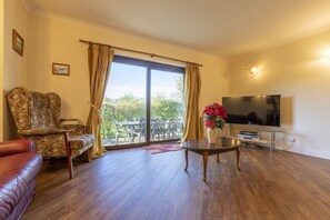 Smart TV, fireplace, DVD player, ping pong - Scenic Detached Cottage || Sleeps 11 (Ennerdale Bridge)