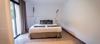 Nouveauté : Villa 200 m2 avec vue mer et piscine chauffée ,4 ch.