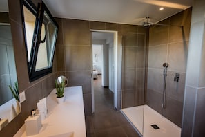 Bathtub, hair dryer, towels