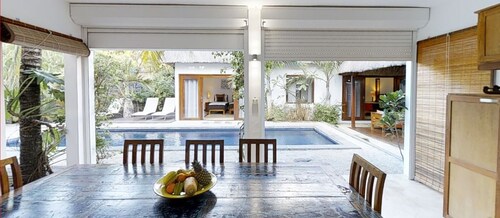 Harmonie Villa par excellence- with private garden and pool 500m from the beach