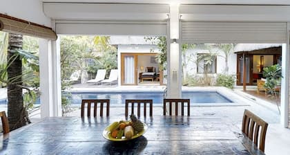 Harmonie Villa par excellence- with private garden and pool 500m from the beach