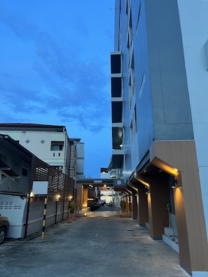 Front of property – evening/night - Wesah Home Place (Khon Kaen)