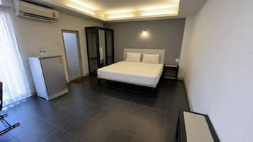 Standard Double Room | Desk, free WiFi, bed sheets