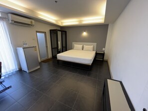 Desk, free WiFi, bed sheets - Wesah Home Place (Khon Kaen)