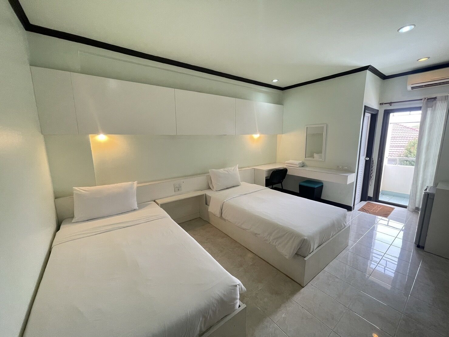 standard twin room, 2 single beds | view from room