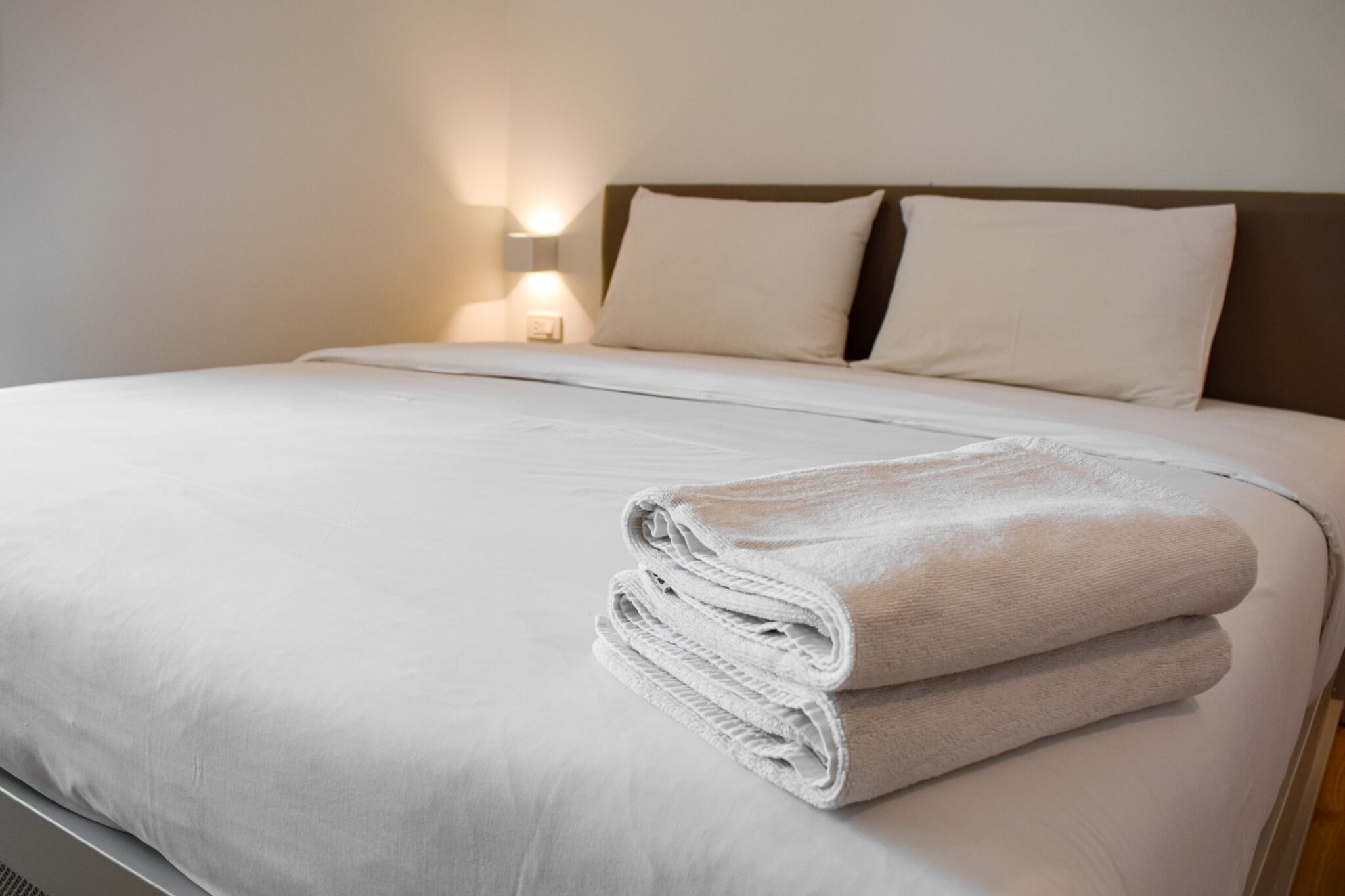 standard double room, 1 king bed | 1 bedroom, desk, free wifi