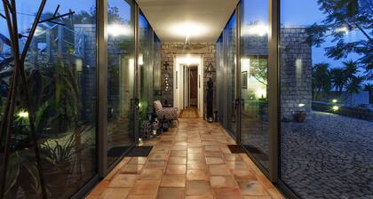 NEU Atemberaubende Villa mit Pool in malerischer Landschaft