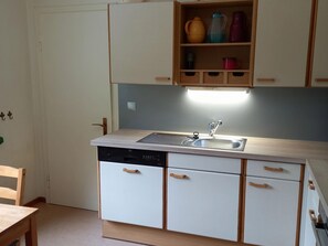 Refrigerador, microondas, horno, lavavajillas