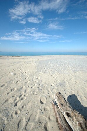 In Strandnähe, Liegestühle, Strandtücher