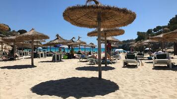 Beach nearby, sun loungers, beach towels