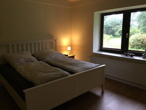 3 bedrooms, travel crib, WiFi - Standalone idyllic holiday home in the middle of nature for 6 to 8 people (Grabow)