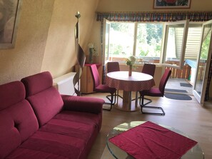 Fernseher, DVD-Player, Stereoanlage